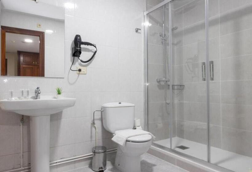 חדר סטנדרט מותאם לאדם עם מוגבלויות, Pensión A Codeseira Melide