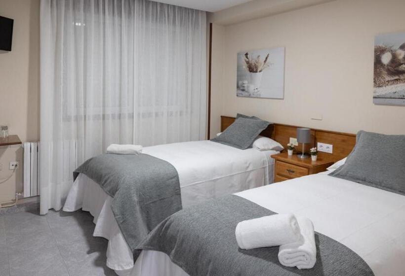 חדר סטנדרט מותאם לאדם עם מוגבלויות, Pensión A Codeseira Melide