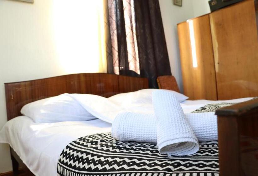 Номер Стандарт Вид на Сад, Collage Guesthouse