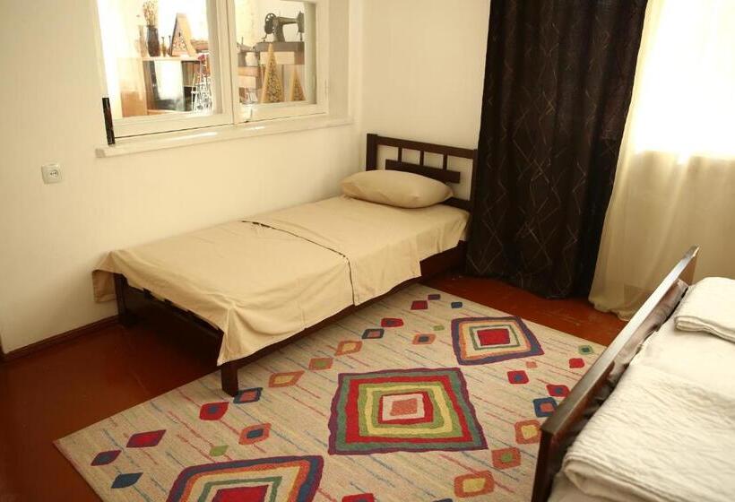 Номер Стандарт Вид на Сад, Collage Guesthouse