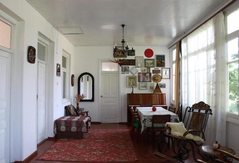 منزل غرفة نوم واحدة, Collage Guesthouse