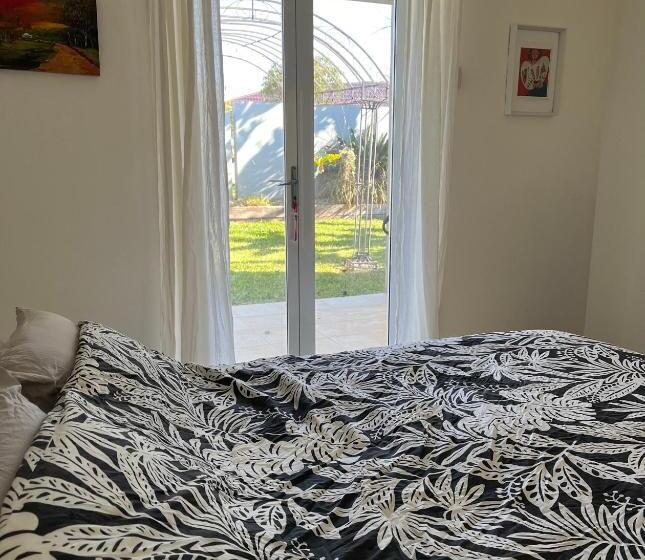 اتاق استاندارد با چشمانداز باغ, Cozy Private Room With Secured Yard Pet Friendly