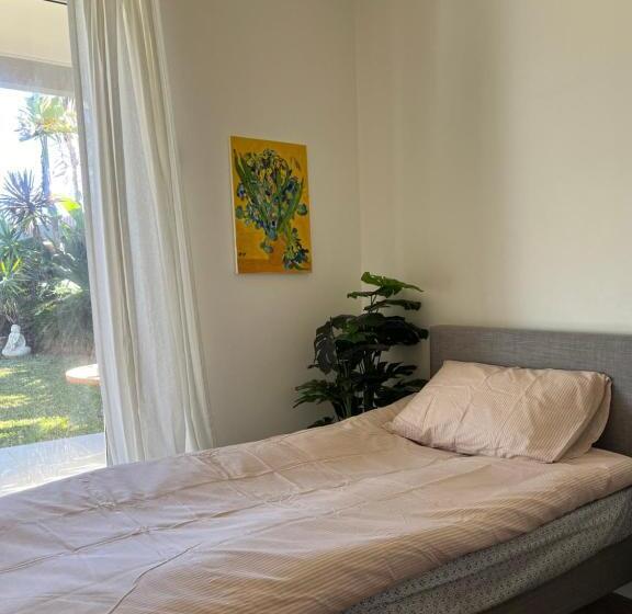 اتاق لوکس, Cozy Private Room With Secured Yard Pet Friendly