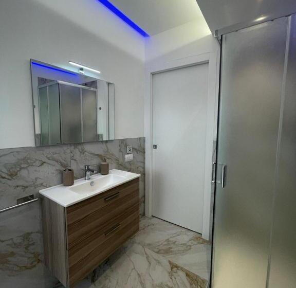 غرفة قياسية, Lalas Room