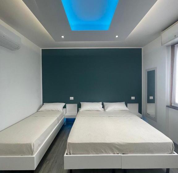 غرفة قياسية ثلاثية, Lalas Room