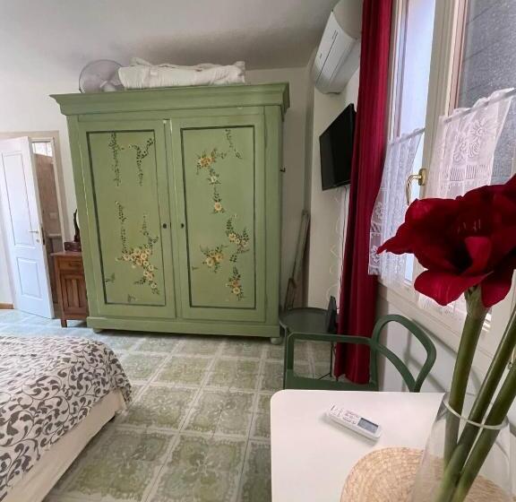 اتاق استاندارد, Lo Scrigno