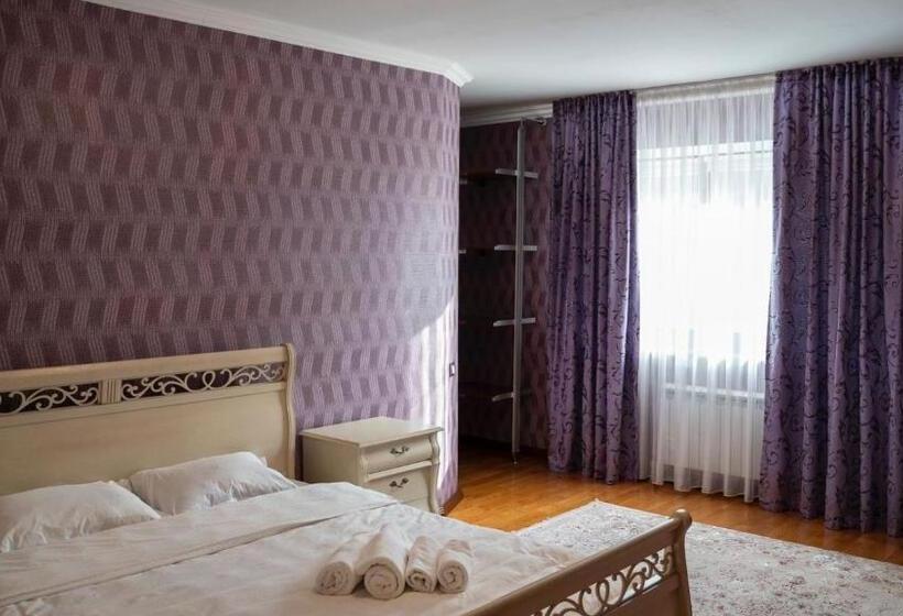 اتاق لوکس, Qazaq Qonaq Yi