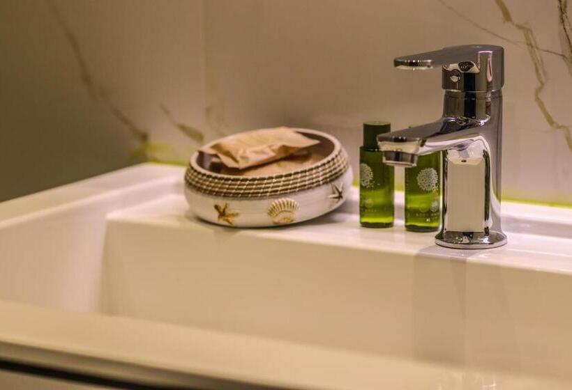 豪华海景房带阳台, Bay View