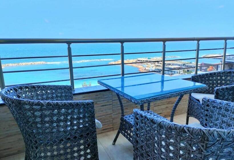 آپارتمان 3 خوابه با چشم‌انداز دریا, Alexandria Condotel