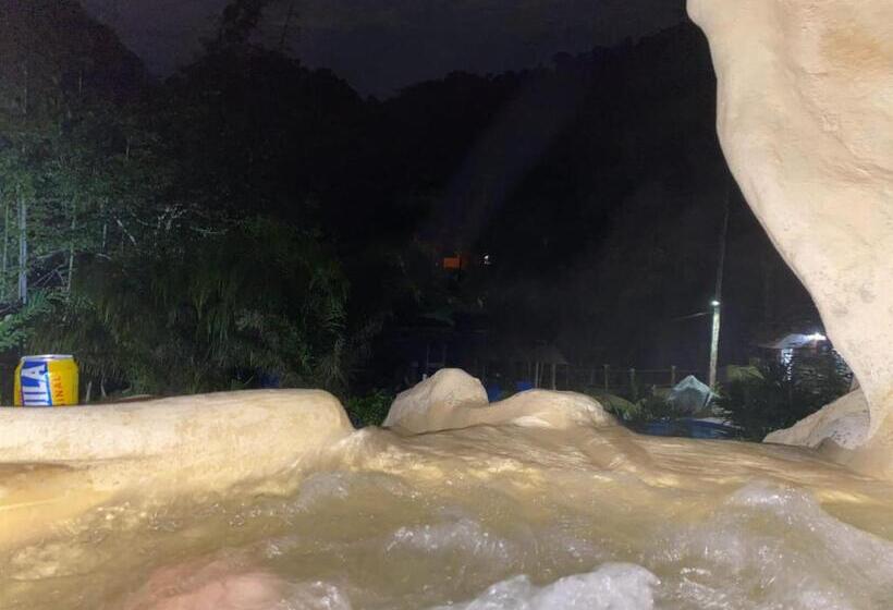 חדר משפחתי, Giraloa