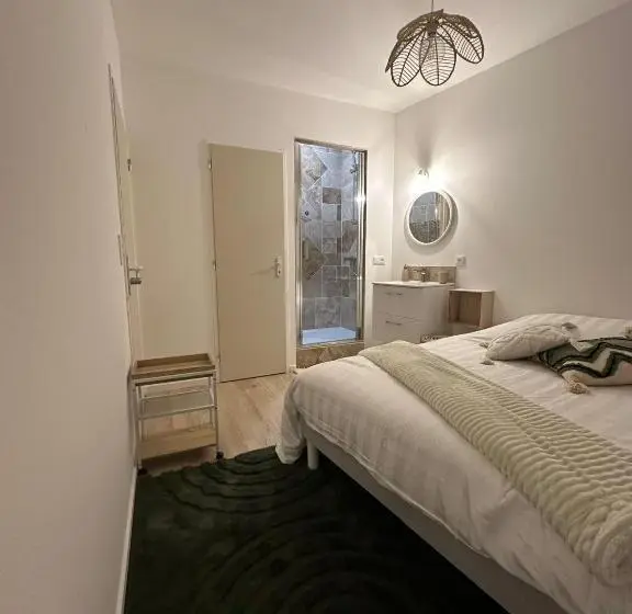 デラックスルーム, Maison Des Ambans Chambres D Hotes Hypercentre 200m De La Gare Et Petit Dejeuner Inclus