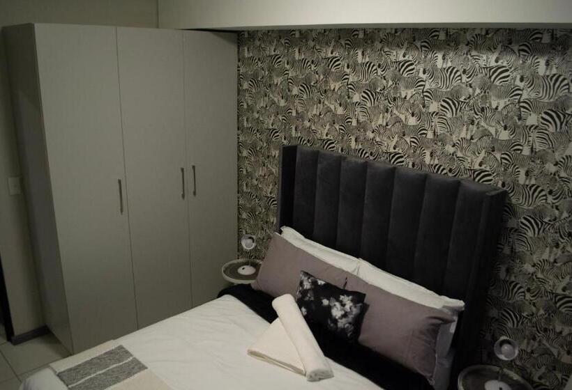 آپارتمان 2 خوابه, Shomer Merensky Apartment