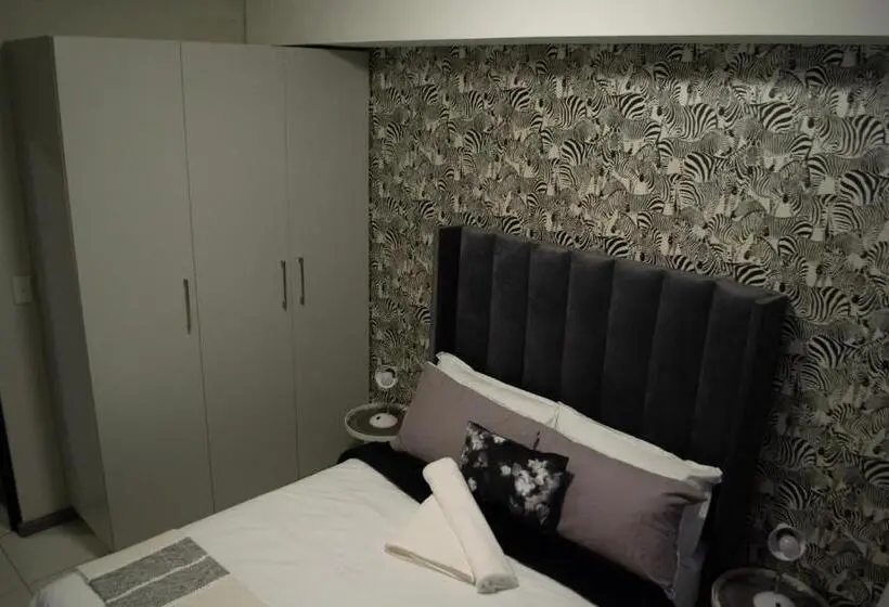 آپارتمان 2 خوابه, Shomer Merensky Apartment