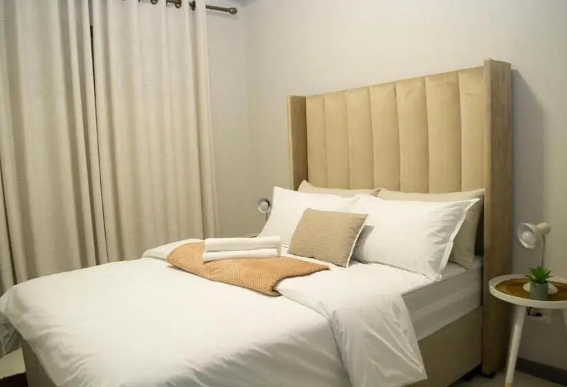 آپارتمان 2 خوابه, Shomer Merensky Apartment