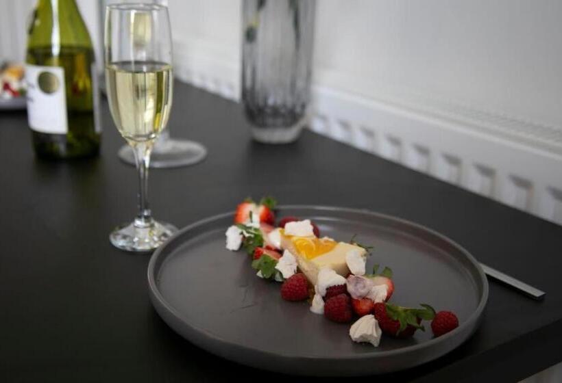 شقة بغرفتي نوم, Fortunae City Center Ensuite Apartments