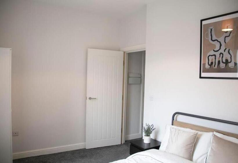 2 Bedrooms Apartment City View, Fortunae City Center Ensuite Apartments