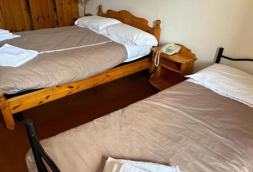 חדר סטנדרט לשלושה, Bike&bikers