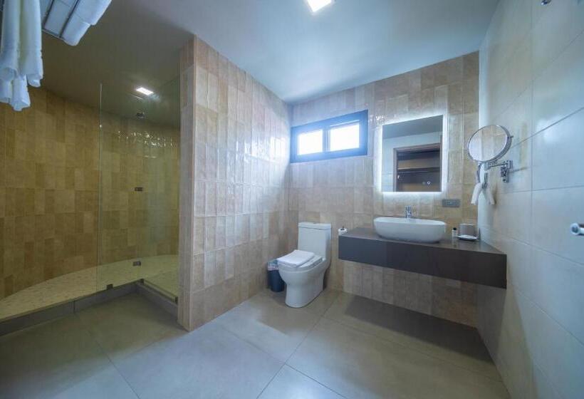 اتاق سوپریور, Cedrela