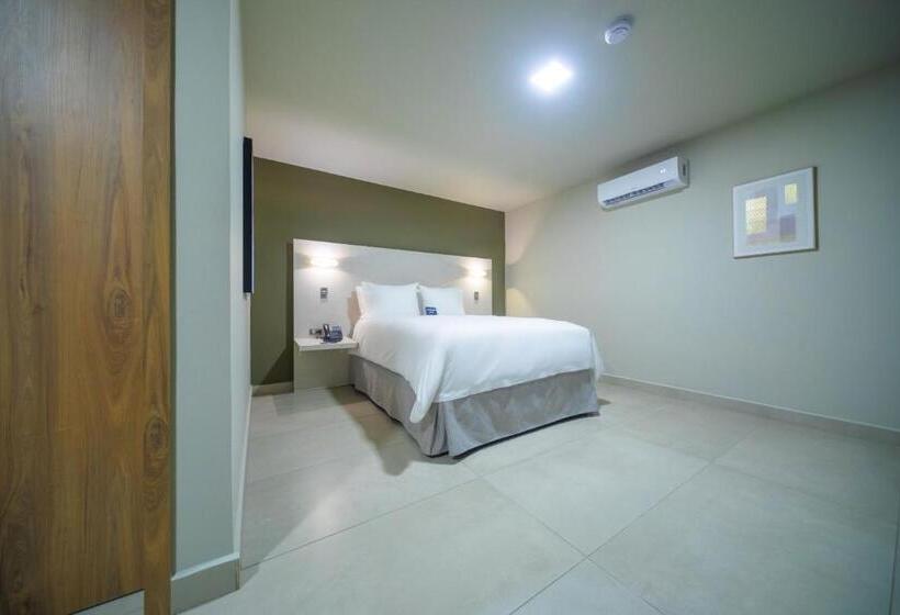 اتاق سوپریور, Cedrela