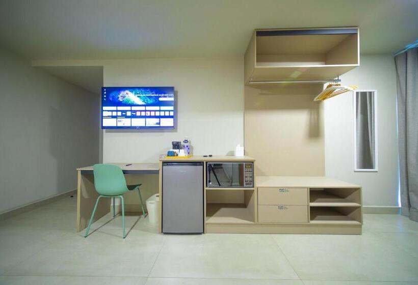 اتاق سوپریور, Cedrela