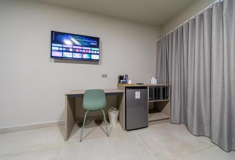 سوییت لوکس, Cedrela