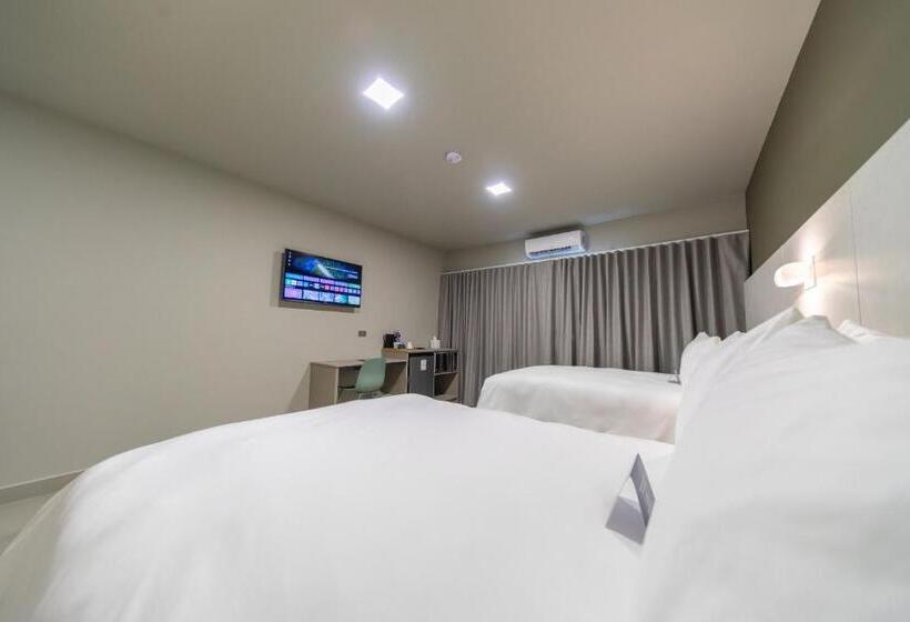 سوییت لوکس, Cedrela