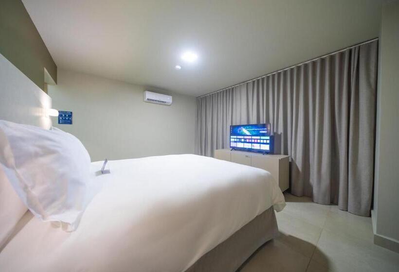 اتاق استاندارد, Cedrela