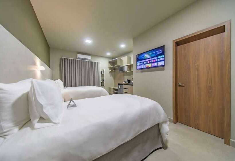 سوئیت جونیور با چشمانداز باغ, Cedrela