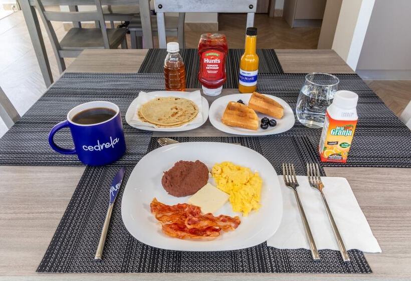 سوئیت جونیور با چشمانداز باغ, Cedrela