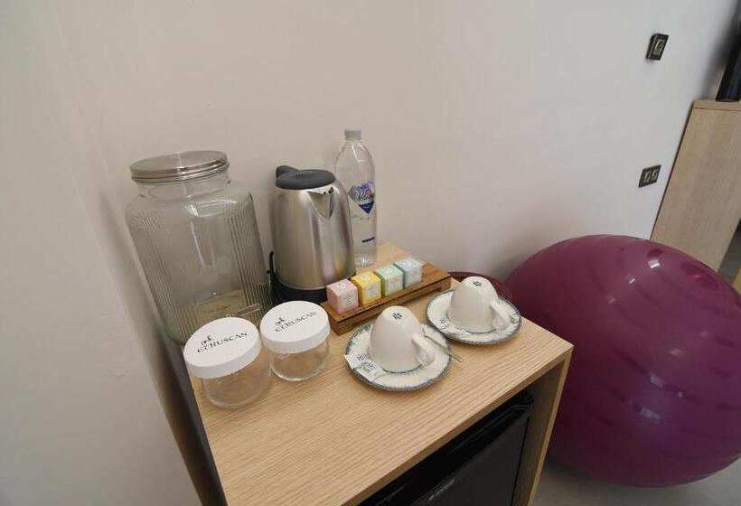 プールビュースタンダードルーム, Etruscan Boutique