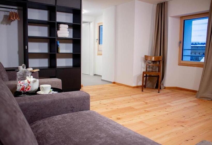 חדר סטנדרט לארבעה, Osteria Bäkar