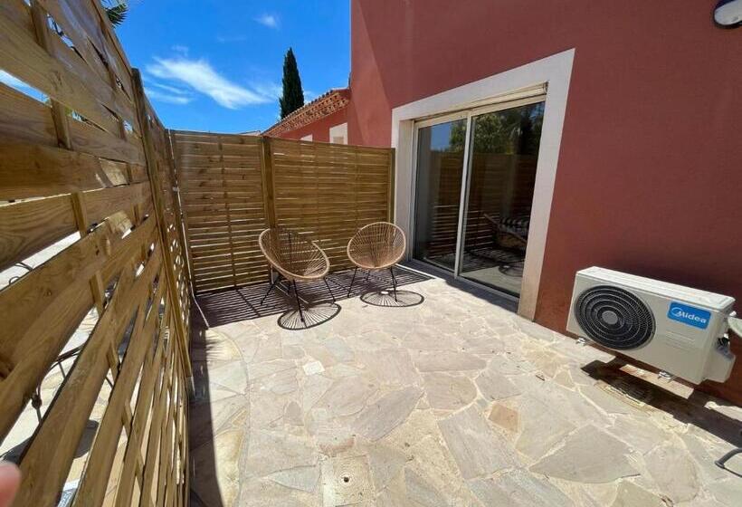 إستوديو قياسى مزودة بتراس, La Casa Bella