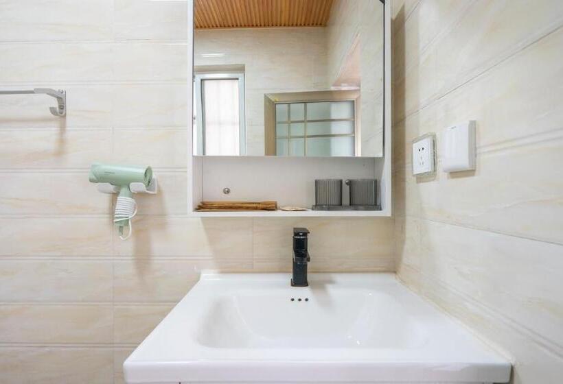 Люкс 3 Спальни, 大理古城渔月客栈