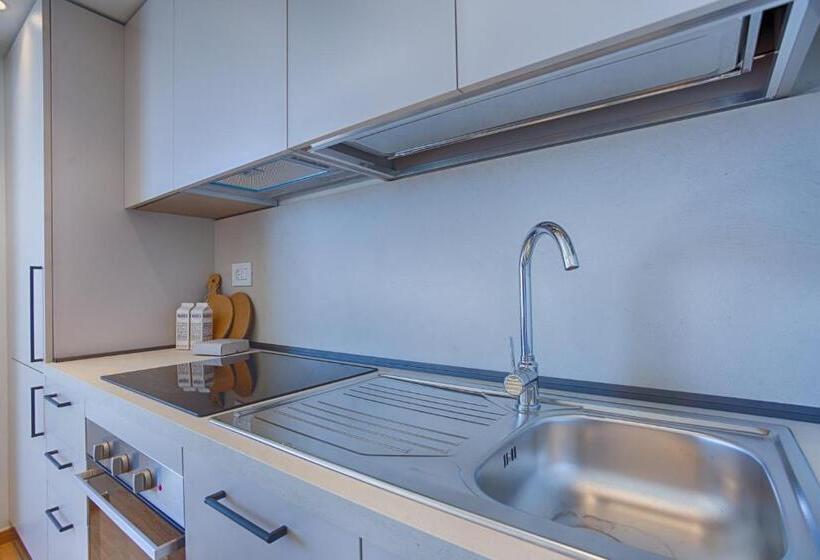 Апартаменты 2 Спальни Вид на Море, Villamar Residence
