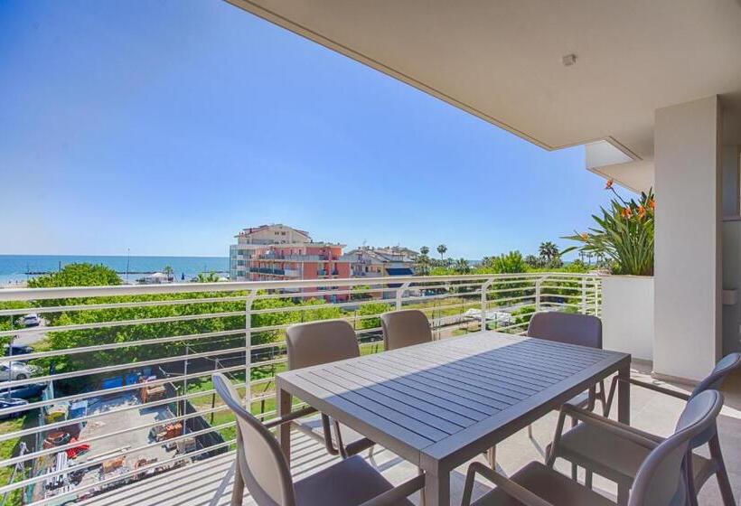Apartamento 2 Dormitórios Vista Mar, Villamar Residence