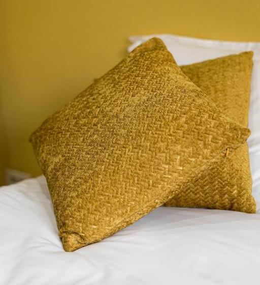 اتاق استاندارد سه تخته با چشم‌انداز باغ, L Atelier K