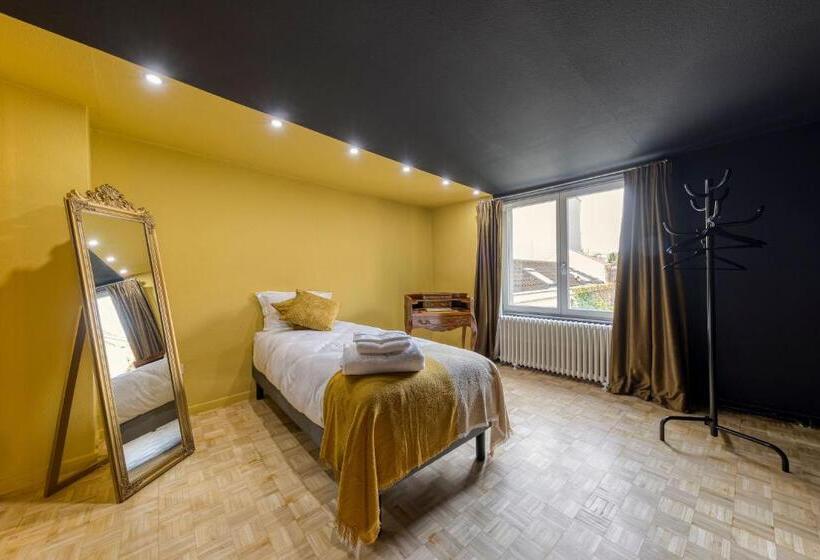 اتاق استاندارد سه تخته با چشم‌انداز باغ, L Atelier K