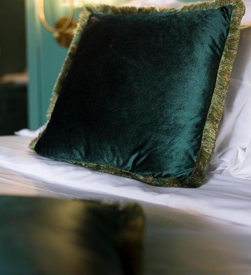 اتاق استاندارد سه تخته با چشم‌انداز باغ, L Atelier K