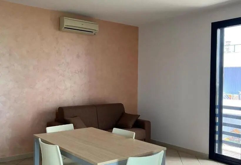 1 Bedroom Apartment Lake View, Casa Vacanze Celeste E C