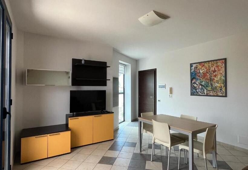 1 Bedroom Apartment Lake View, Casa Vacanze Celeste E C