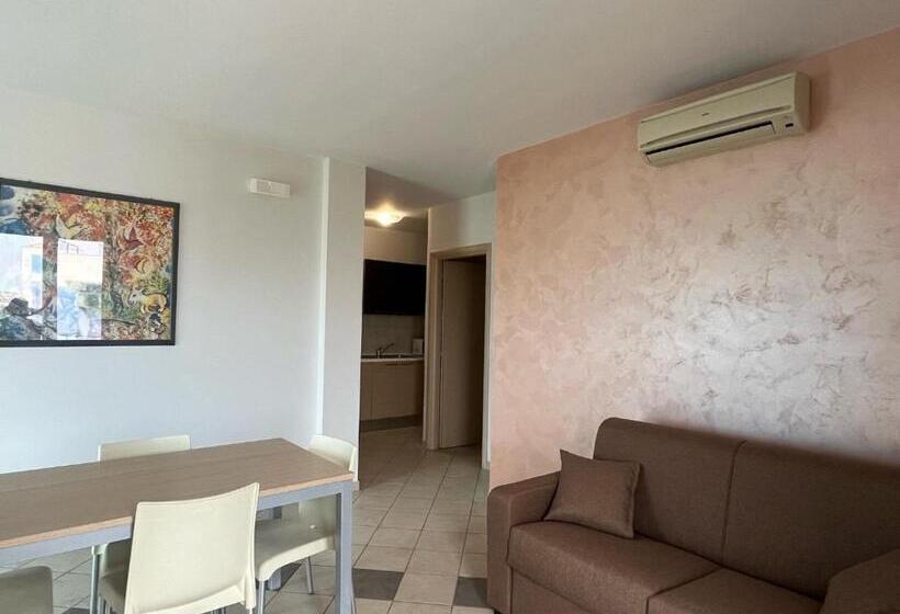 1 Bedroom Apartment Lake View, Casa Vacanze Celeste E C