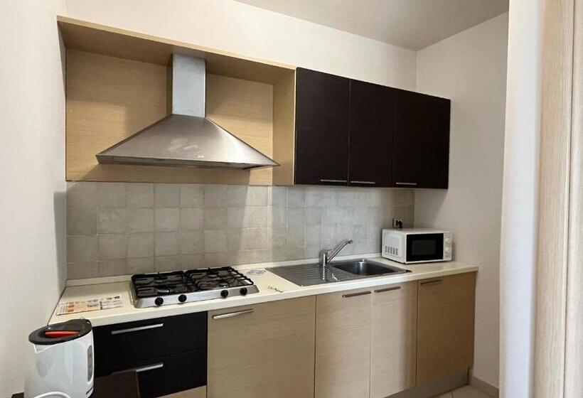 1 Bedroom Apartment Lake View, Casa Vacanze Celeste E C
