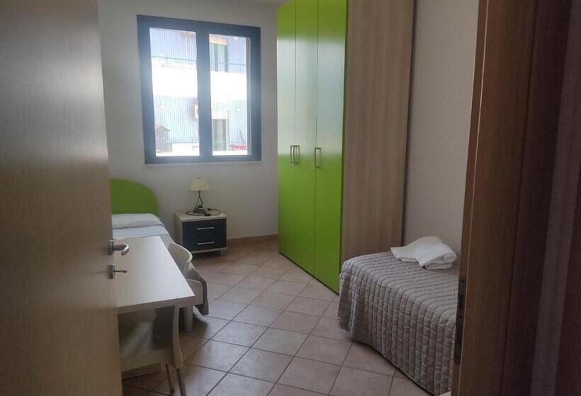 2 Bedroom Family Apartment with Views, Casa Vacanze Celeste E C