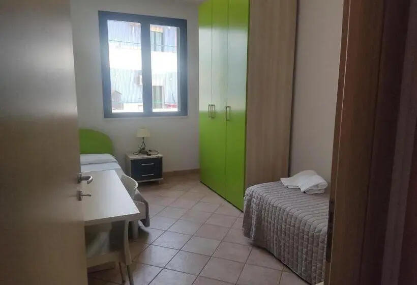 2 Bedroom Family Apartment with Views, Casa Vacanze Celeste E C