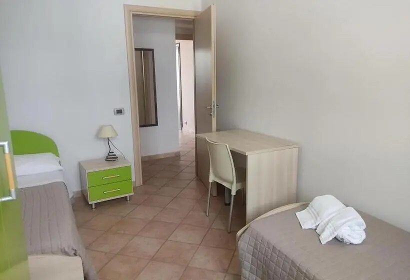 2 Bedroom Family Apartment with Views, Casa Vacanze Celeste E C