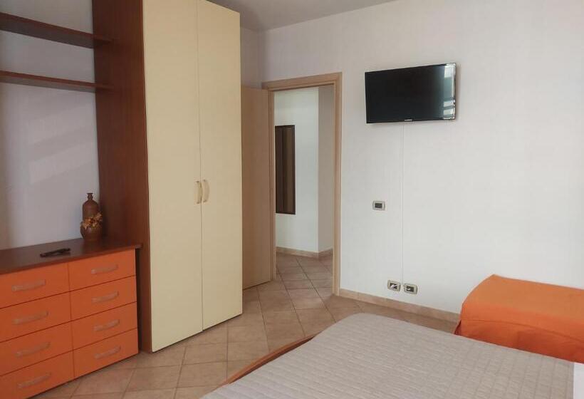 2 Bedroom Family Apartment with Views, Casa Vacanze Celeste E C