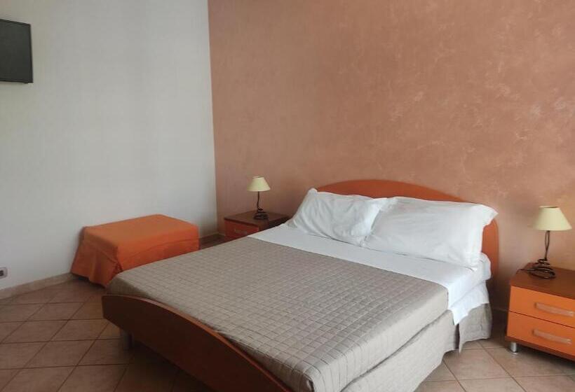 2 Bedroom Family Apartment with Views, Casa Vacanze Celeste E C