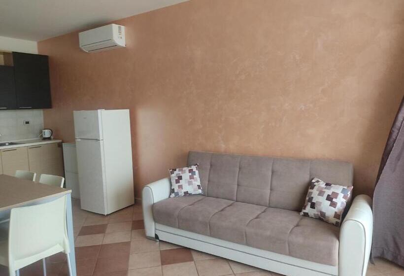 2 Bedroom Family Apartment with Views, Casa Vacanze Celeste E C