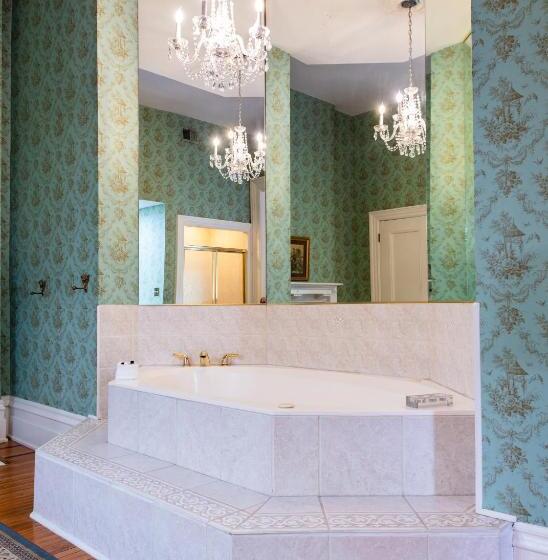 Deluxe Suite King Bed, Dupont Mansion Bed & Breakfast