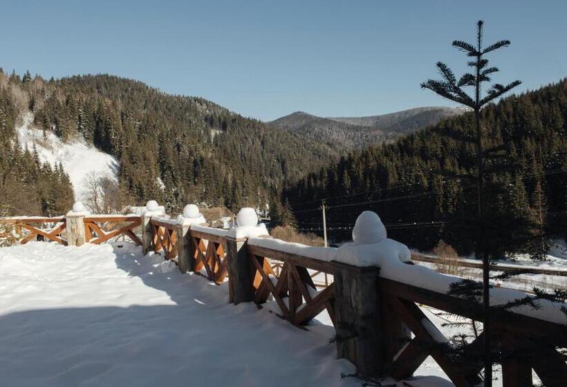 اتاق استاندارد با چشم‌انداز کوهستان, Family еко номери та будинки